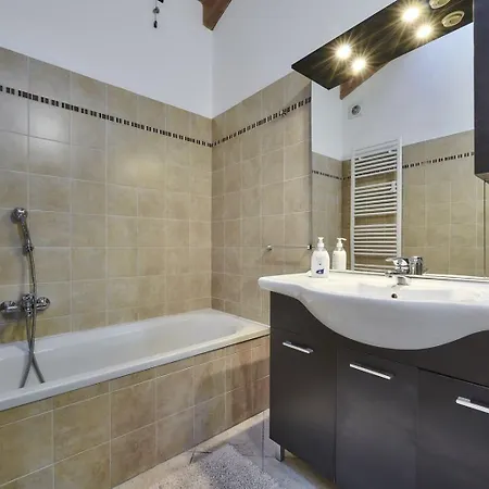 Twins Attic In The Center * Lierna