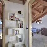 Lägenhet Twins Attic In The Center Lierna