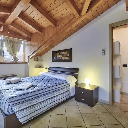 Twins Attic In The Center Apartment Lierna