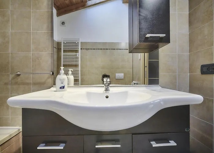 Twins Attic In The Center Apartment Lierna