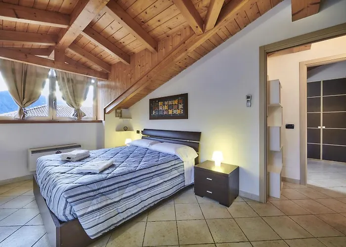 Twins Attic In The Center Apartment Lierna