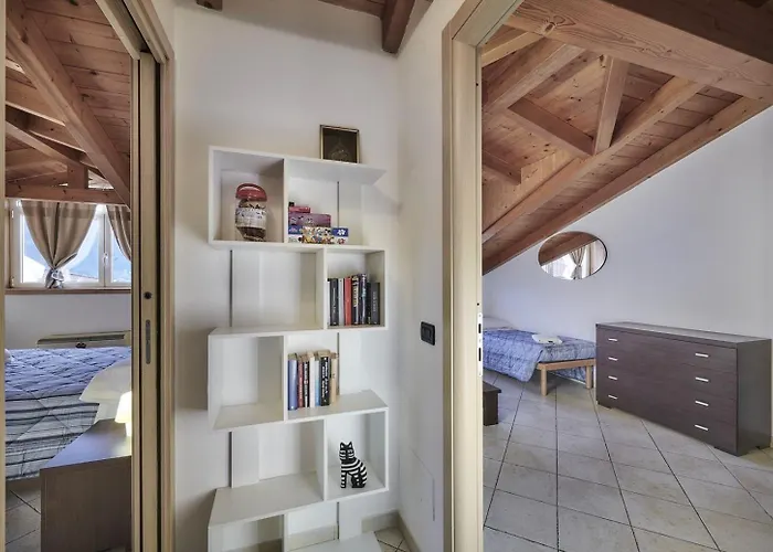 Lejlighed Twins Attic In The Center Lierna